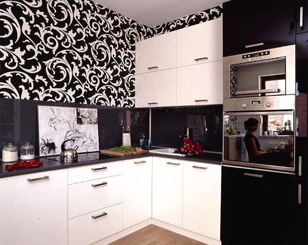 4 Ways to Brighten Your Kitchen with Wallpaper