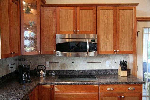 Transitional Kitchen Design: Streamlined Cabinets